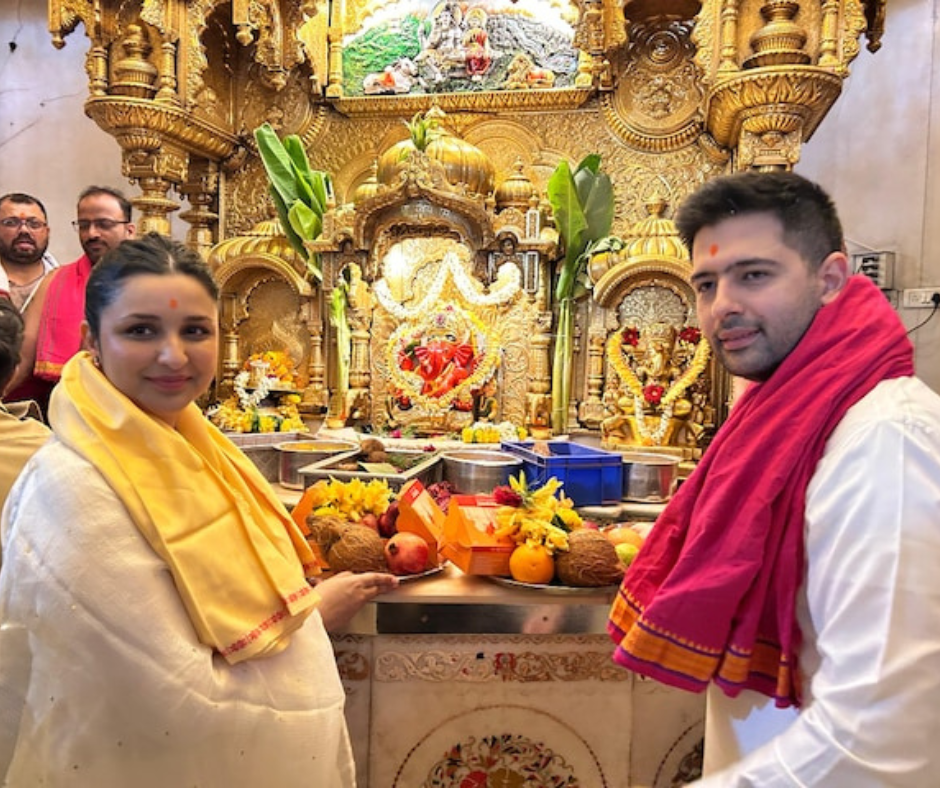 Parineeti Chopra Raghav visit Siddhivinayak Temple